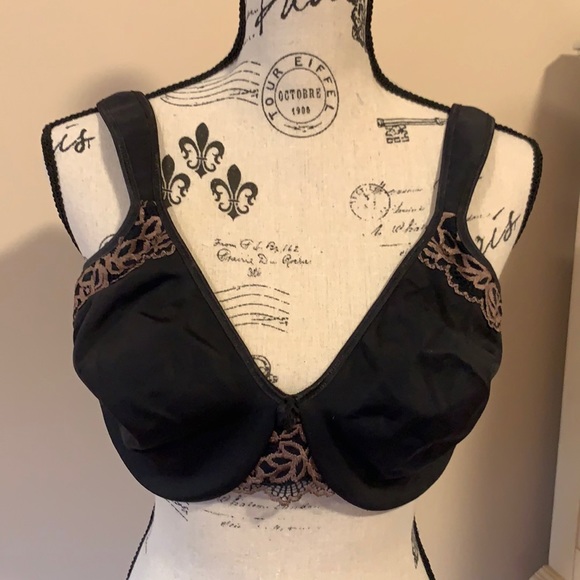 High support black bra with lace detail - Picture 1 of 3